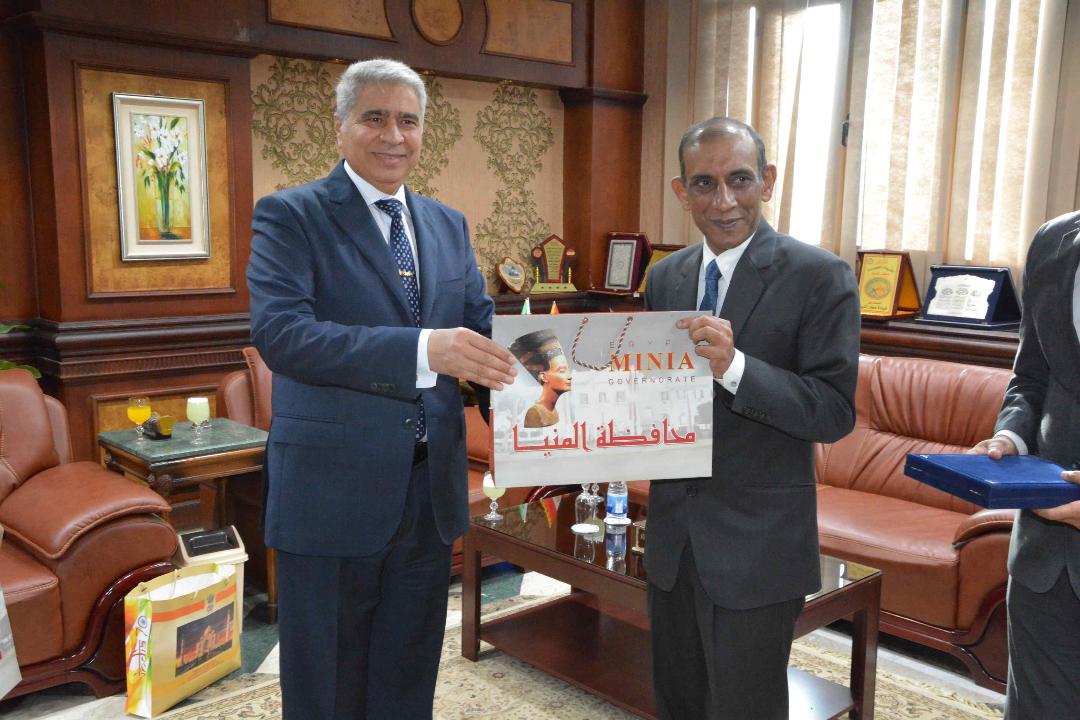 السفير الهندي من المنيا يشيد بالاستقرار السياسي والامني في مصر 

