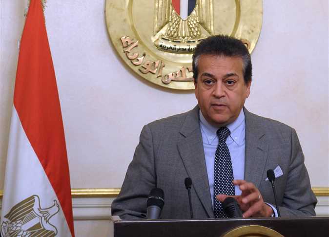 التعليم العالي تنفي توزيع تابلت على طلاب الجامعات: شائعة