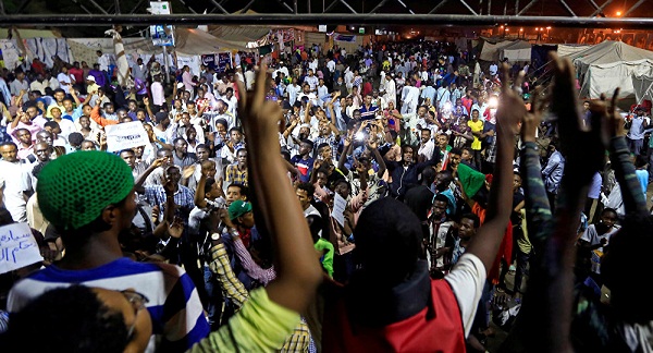 المجلس العسكري بالسودان يحمل قوى الحرية والتغيير مقتل 7، وإصابة 181 بمليونية أمس