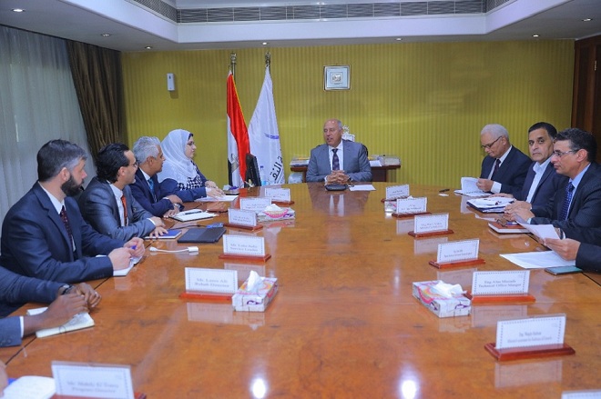 الوزير يتابع مع 