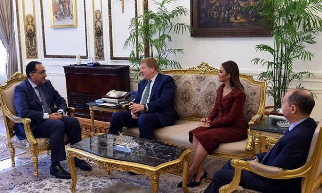 رئيس الوزراء يبحث مع 