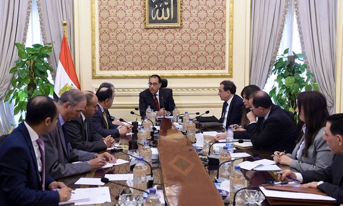 الحكومة تبحث ملف فض التشابكات المادية بين الكهرباء والبترول والمالية