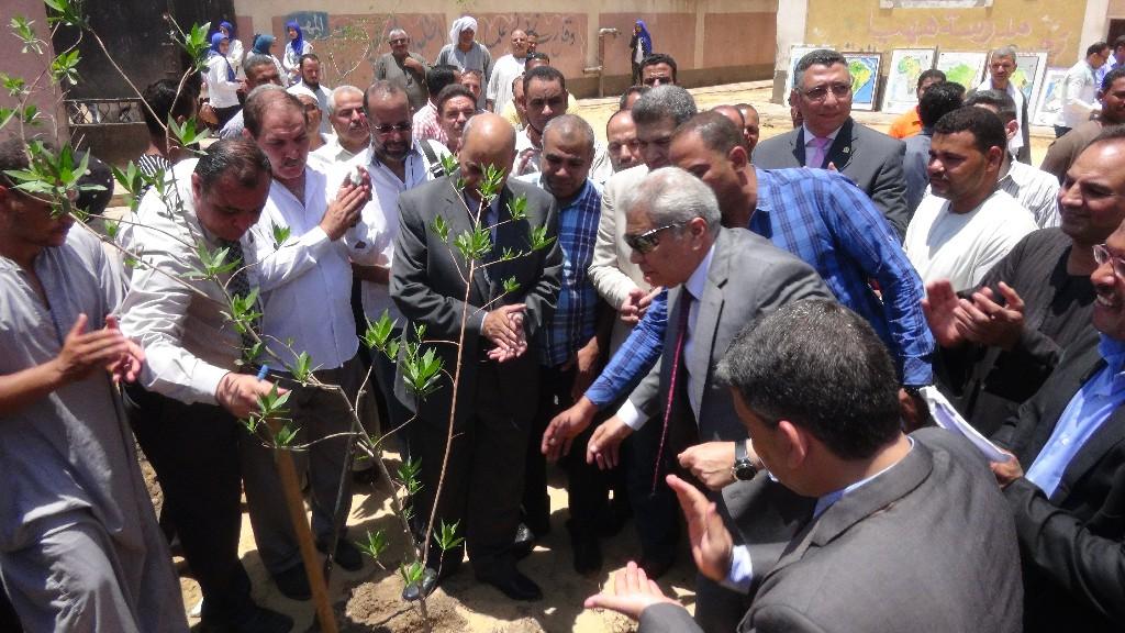 بحضور محافظ المنيا ورئيس الجامعة انطلاق قافلة جامعة المنيا المتكاملة لقرية 