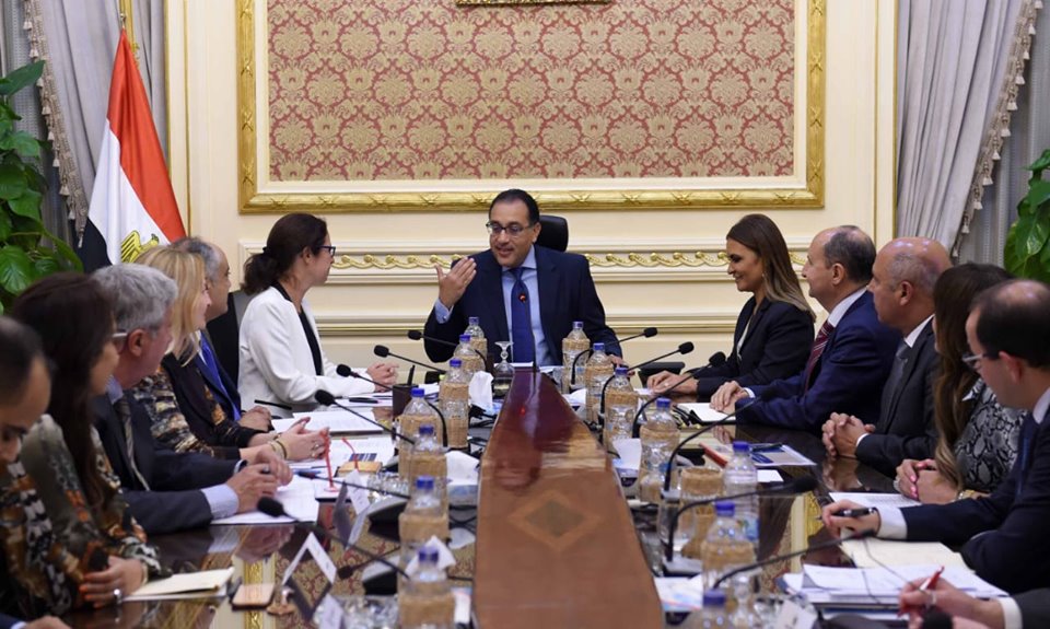 رئيس الوزراء يستقبل بعثة البنك الدولى المعنية بتقييم أداء الأعمال فى مصر