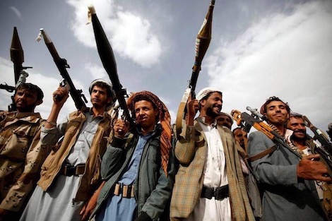 هجوم واسع من مليشيات الحوثي بالطائرات المسيرة علي قاعدة 