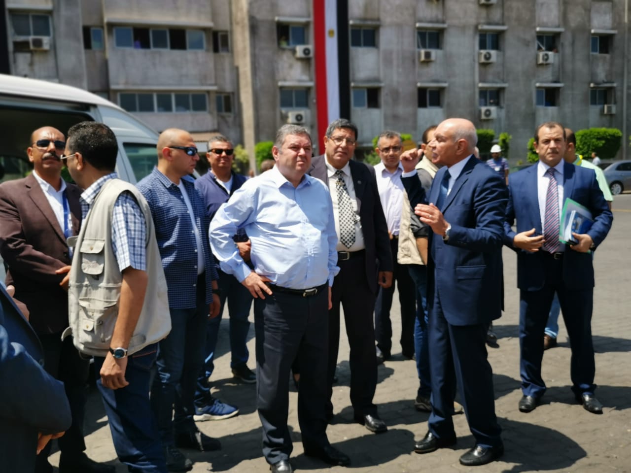 وزير قطاع الأعمال يتفقد شركة الإسكندرية لتداول الحاويات