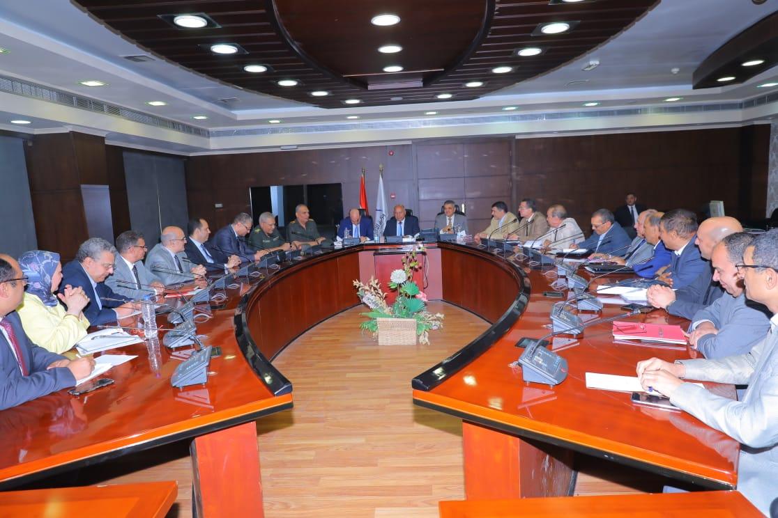 وزير النقل يتابع مع مميش آخر مستجدات إنشاء محطة متعددة الأغراض بميناء الإسكندرية بطاقة 18 مليون طن سنويا  