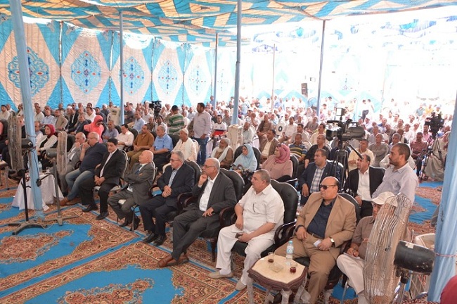 تفاصيل لقاء وزير قطاع الأعمال بمزارعي القطن في الفيوم وبنى سويف