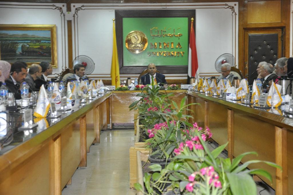21 سبتمر بدء الدراسة بالجامعة ، و500 جنيها مكافأة للعاملين بمناسبة عيد الأضحي المبارك

