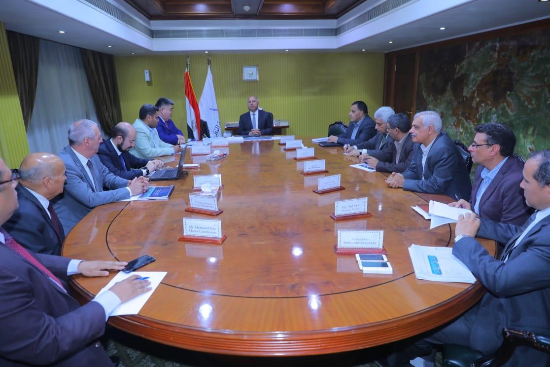 وزير النقل يتابع تنفيذ عقد تصنيع وتوريد 1300 عربة سكة حديد جديدة للركاب مع ترانسماش هولدينج