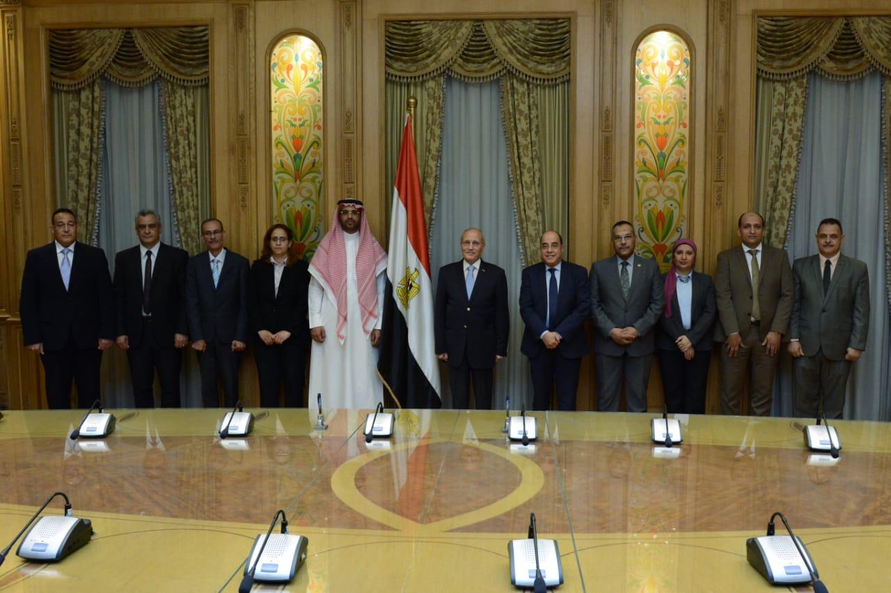 العصار يشهد توقيع مذكرة تفاهم مع شركة 