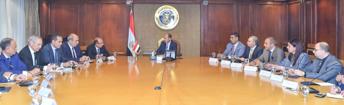 قريبًا.. مدبولي يجتمع بالمجالس التصديرية لإقرار آلية 
