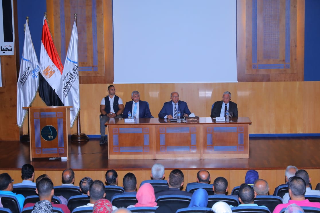 كامل الوزير: ربط الحوافز بالإنتاج والترقيات وفقا للضوابط والقانون.. ويؤكد أهمية كبيرة لتعظيم النقل البحري  