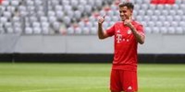 نجم ليفربول يدافع عن كوتينيو بعد تركه لبرشلونة 