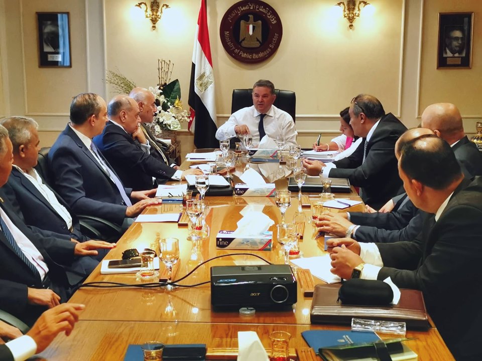 توفيق يجتمع بمجلس الإدارة 
