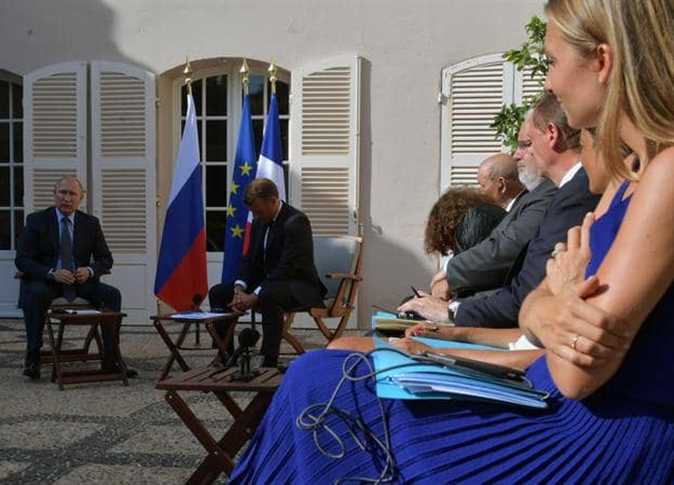 بوتين وماكرون يتبادلان «اتهامات القمع» أمام الصحفيين