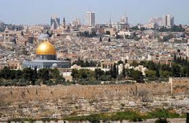 القدس: الدعوة لصلاة الجمعة في العيسوية رفضا لاستمرار حملة الاعتداءات فيها