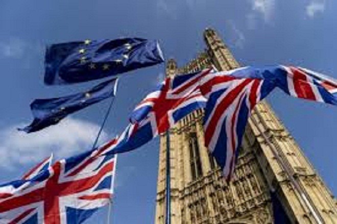 الاتحاد الأوروبي يطالب بريطانيا بسرعة تقديم مقترحاتها بشأن الخروج
