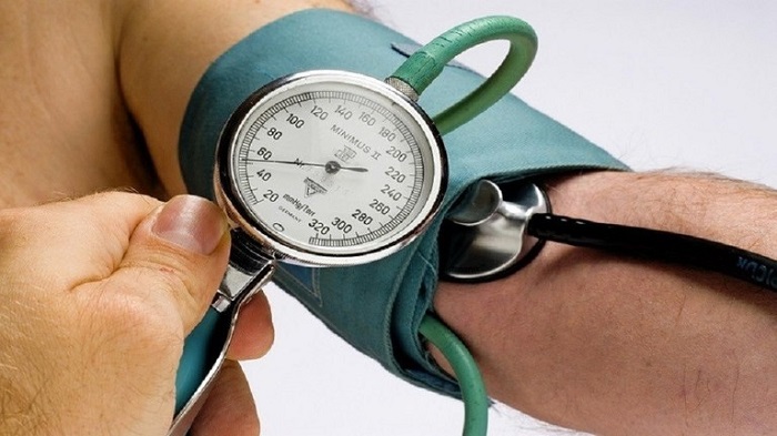 رغم أنه لا يثير اهتمام الأطباء، تعرف على مخاطر انخفاض ضغط الدم