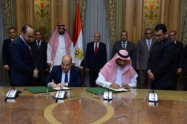 العصار يشهد توقيع إتفاقية تعاون مع 