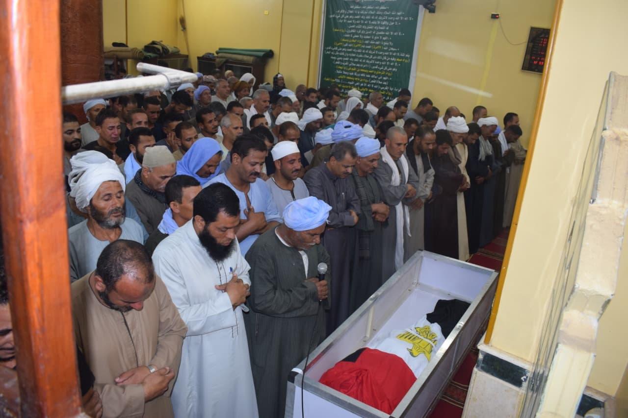 أهالي أبو قرقاص بالمنيا يشيعون جنازة الشهيد المجند علي شعبان بقرية السرو