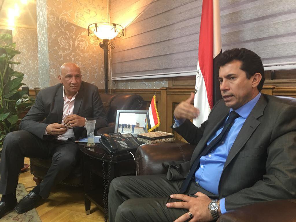 الوزير فى تونس لمؤازرة شباب الطائرة أمام إيطاليا فى قبل النهائى ببطولة العالم