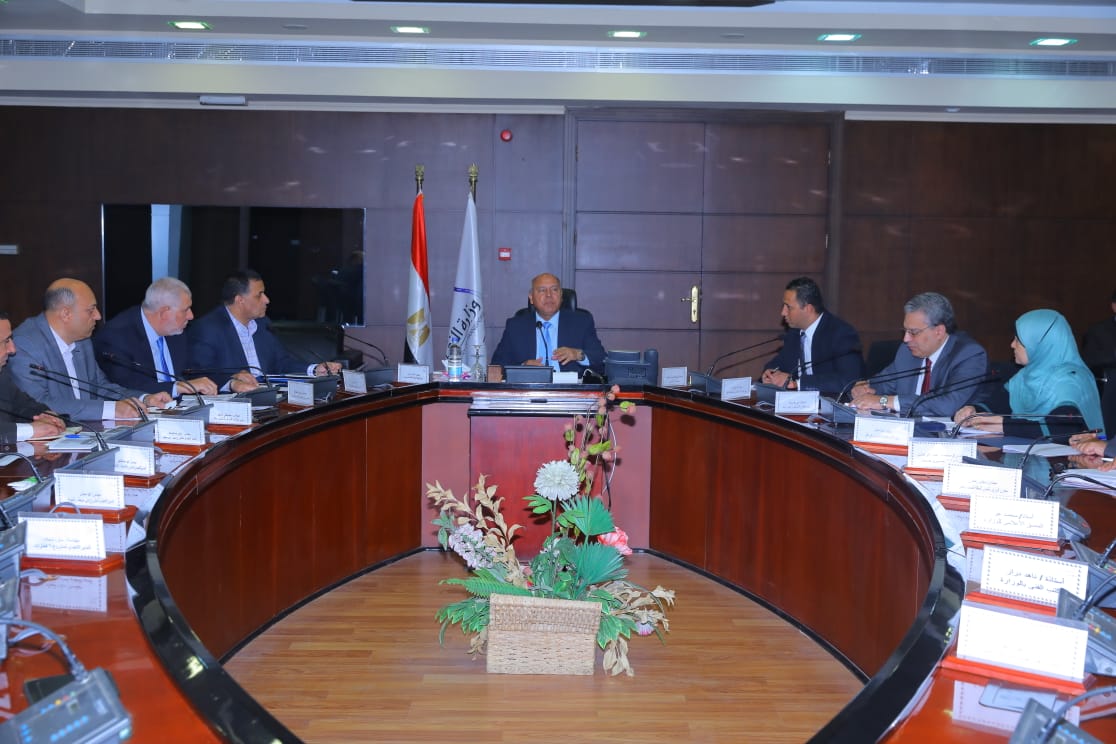 الوزير: سرعة طرح مشروعات ازدواج وكهربة إشارات خط 
