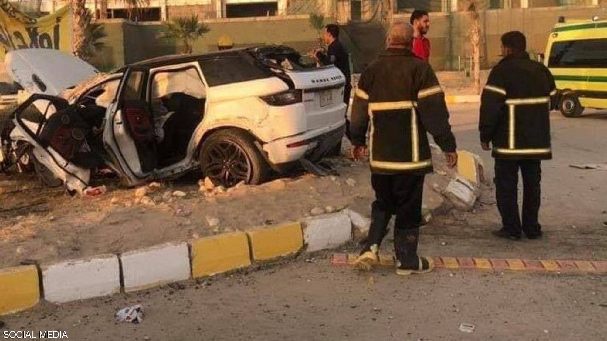 بالصور.. حادث مروع لعمرو زكي نجم الزمالك
