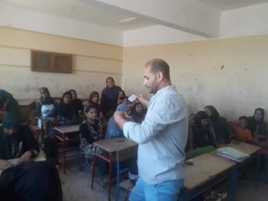 432 أمي  يتقدموا لاجتياز اختبارات محو الأمية  بالقافلة المتكاملة لجامعة المنيا بههيا 

