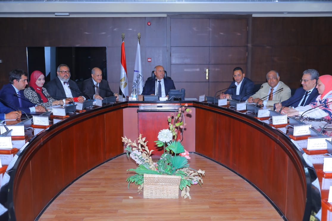 وزير النقل يبحث عرض لإنشاء وإدارة الميناء الجاف والمركز اللوجيستي بالعاشر من رمضان