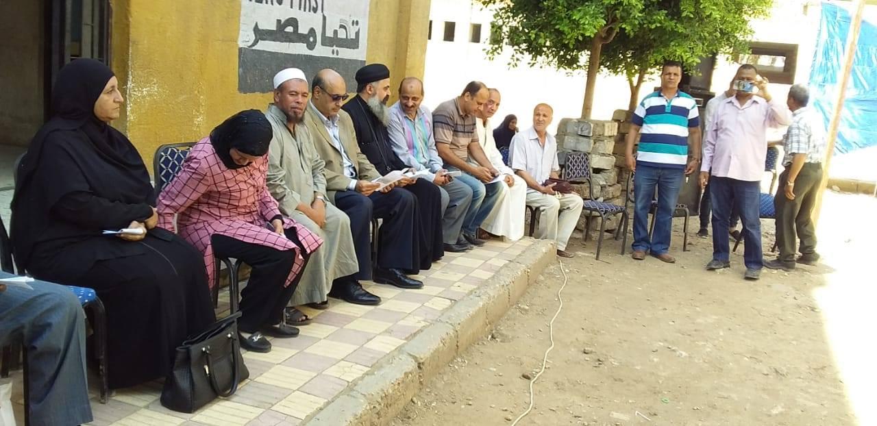 قوافل وخدمات لجنة المواطنة تصل 38 قرية بالمنيا

