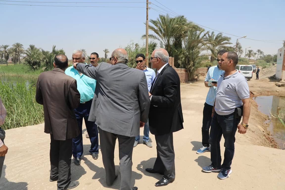 محافظ الجيزة يوجه بتوفير ساحات لإنتظار سيارات النقل الثقيل بالصف