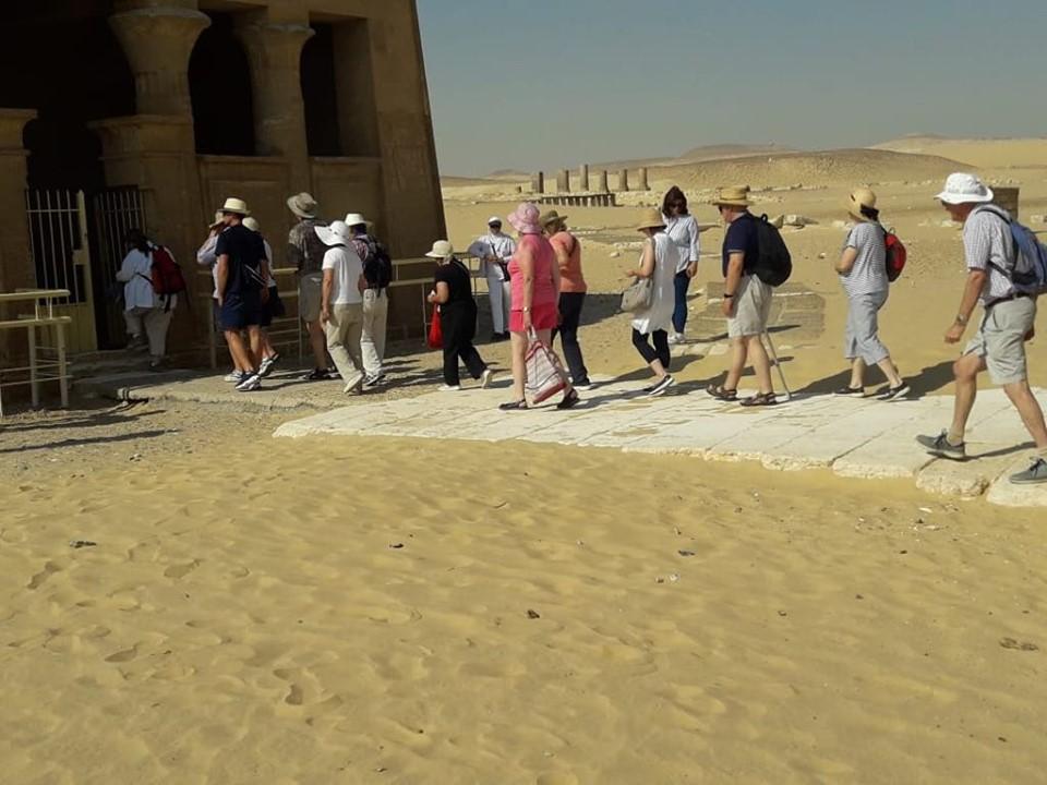 وفد انجليزي يزور المعالم السياحية والاثرية بالمنيا

