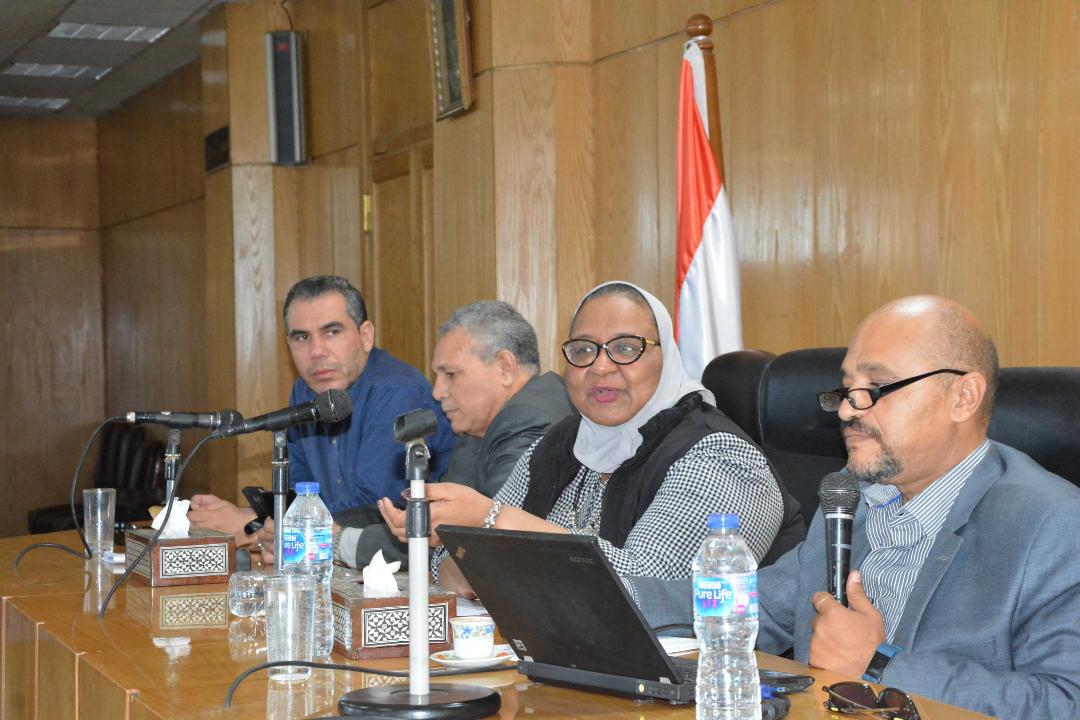 تفعيل دور فرق الرصد الميداني ضمن توصيات ورشة عمل حول  القضية السكانية بالمنيا  


