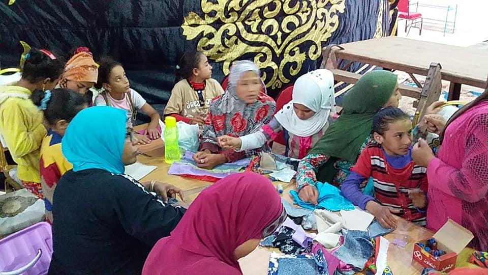 ورش حرفية وعروض فنية ضمن 