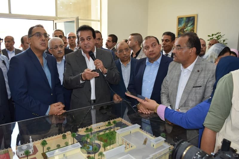 رئيس جامعة بني سويف يشهد افتتاح رئيس الوزراء ووزير التعليم العالي للجامعة التكنولوجية