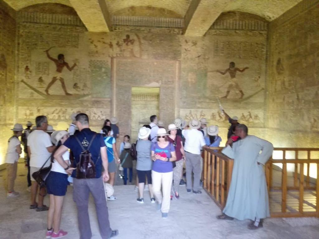 وفد اسباني يزور المناطق الأثرية بالمنيا

