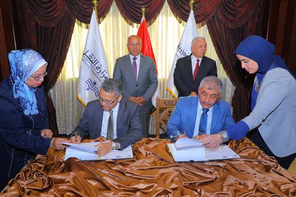 وزير النقل يشهد توقيع بروتوكول تعاون بين ميناء الإسكندرية وبنك مصر بشأن تحصيل المدفوعات الإلكترونية