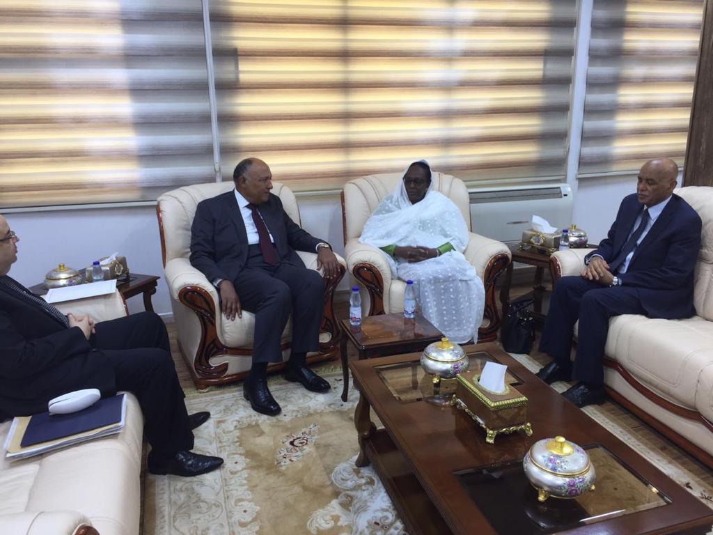وزير الخارجية يلتقي نظيرته السودانية لبحث سُبل تعزيز العلاقات الثنائية 

