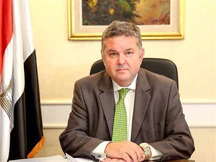 وزير قطاع الأعمال يبحث مع مصانع 