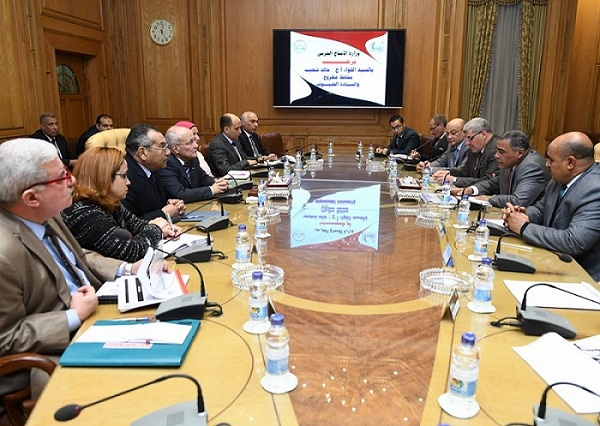العصار ومحافظ مطروح يبحثان موضوعات التعاون القائمة لتطوير المحافظة 