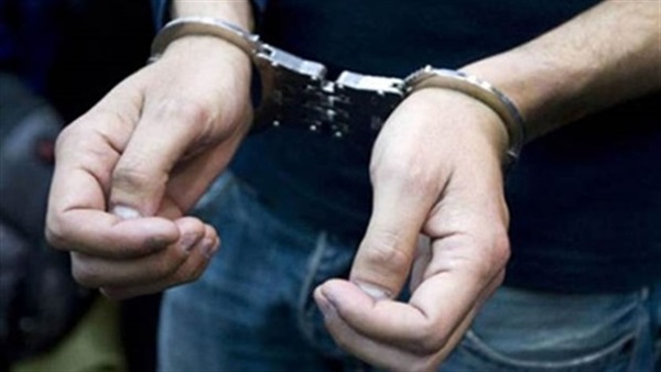 ضبط شخصين لقيامهما بالإستيلاء على 500 ألف جنيه من المواطنين بزعم توظيفها 