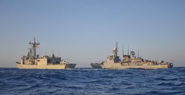 القوات البحرية المصرية والإسبانية تنفذان تدريباً بحرياً عابراً بالبحر الأحمر