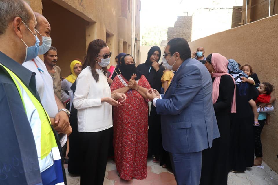 محافظة الجيزة وجامعة القاهرة ترسمان البسمة على وجوه سكان عشش السودان