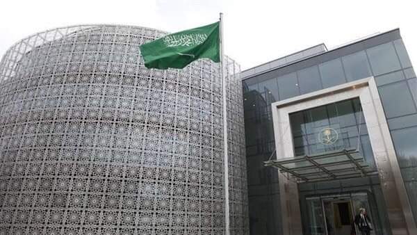 السعودية تدين إطلاق النار على سفارتها في لاهاي وتحذر مواطنيها في هولندا
