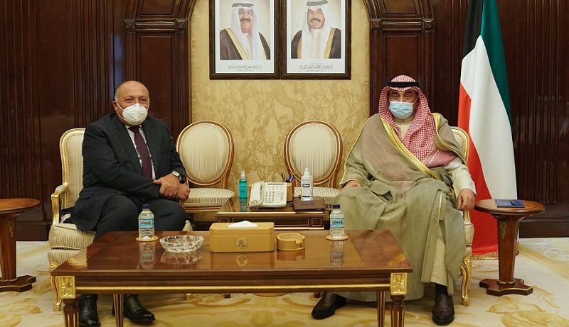 وزير الخارجية يبحث مع رئيس وزراء الكويت سبل دفع مجالات التعاون الثنائي
