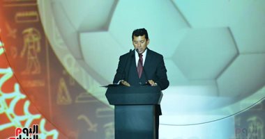 وزير الرياضة يستقبل المنتخب الوطنى فى مطار القاهرة 