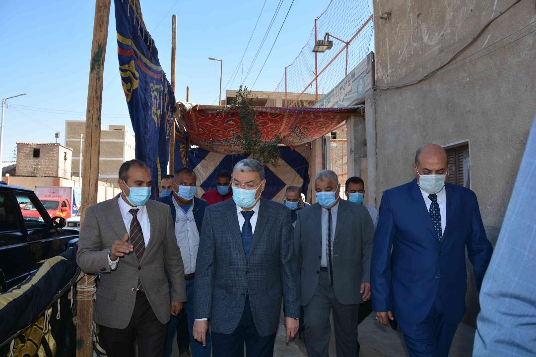 محافظ المنيا يتابع جاهزية عدد من اللجان لجولة الإعادة لانتخابات مجلس النواب
