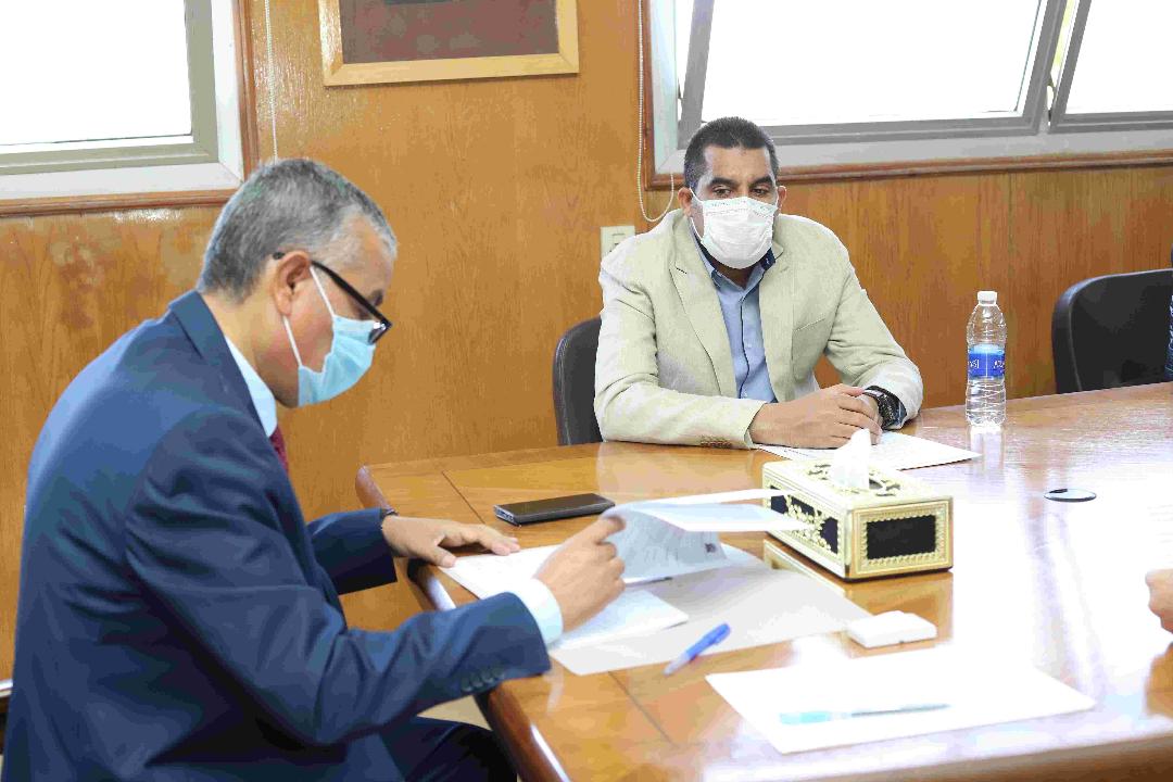 رئيس جامعة جنوب الوادي يترأس مجلس شئون التعليم والطلاب بالجامعة

