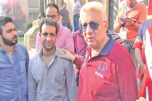 مرتضى منصور يجمع متعلقاته ويغادر نادي الزمالك ونجله يوجه رساله للجمهور

